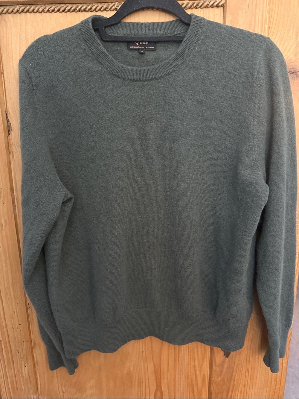 Quince Woman’s Mongolian Cashmere Crewneck Sweater in Moss Green
